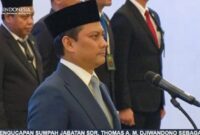 Thomas Djiwandono mengucapkan sumpah jabatan sebagai Deputi Gubernur BI di hadapan Ketua MA Sunarto