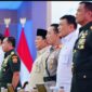 Presiden Prabowo Subianto bersama pimpinan TNI dan Polri saat pertemuan di Istana Merdeka untuk memperkuat sinergi dan stabilitas nasional.