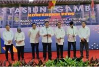 Menko Perekonomian Airlangga Hartarto menyampaikan kebijakan Work From Anywhere jelang Lebaran 2026 untuk mengatur mobilitas masyarakat.