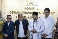 Mensos Saifullah Yusuf atau Gus Ipul memberikan penjelasan soal perbedaan data PBI BPJS nonaktif dalam rapat bersama DPR di Senayan.