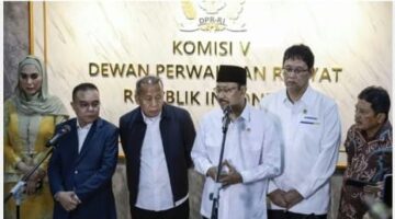 Mensos Saifullah Yusuf atau Gus Ipul memberikan penjelasan soal perbedaan data PBI BPJS nonaktif dalam rapat bersama DPR di Senayan.