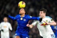 Chelsea ditahan imbang Leeds United 2-2 meski sempat unggul dua kali di Stamford Bridge.