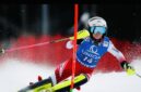 Seorang atlet ski alpina berlaga di nomor slalom pada Olimpiade Musim Dingin 2026 Milano-Cortina.