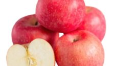 Apel merah segar bisa menjadi pilihan camilan sehat untuk mengganjal lapar di malam hari.