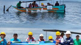 Bupati Monadi bersama PT Kerinci Merangin Hidro saat melakukan penebaran ikan endemik di Danau Kerinci,