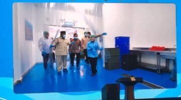 Presiden Prabowo Subianto didampingi Kapolri Listyo Sigit Prabowo saat meninjau dapur Makan Bergizi Gratis (MBG) di SPPG Polri, Palmerah, Jakarta Barat