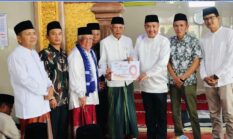 Safari Jumat di Pondok Tinggi, Wako Alfin Serahkan Bantuan Masjid dan Ajak Warga Sambut Ramadhan