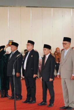 dr. H. Syafrial Resmi Jadi Direktur RSUD Bukit Kerman dan Abdul Harpan Pimpin RSUD Kerinci, Bupati Monadi Tekankan Peningkatan Layanan Kesehatan