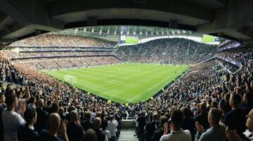 Atmosfer panas pertandingan Liga Inggris musim 2026 dengan stadion dipenuhi suporter.