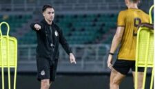 Bhayangkara FC menghadapi Persebaya Surabaya yang produktif di babak kedua di Gelora Bung Tomo, 