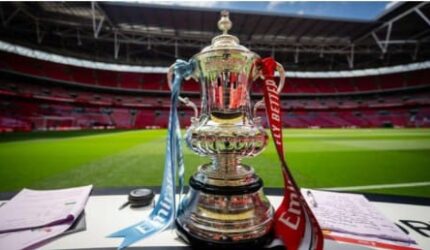 Pertandingan Manchester City vs Salford City Piala FA 2025/2026Piala FA 2025/2026 trofi sepak bola Inggris