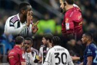 Pierre Kalulu diusir wasit Federico La Penna saat Juventus kalah 2-3 dari Inter Milan