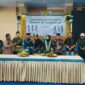 Sekda Kota Sungai Penuh Alpian bersama jajaran tamu undangan memotong tumpeng Milad HMI ke-79