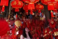 Ilustrasi Tahun Kuda Api 2026 dengan simbol bisnis dan investasi