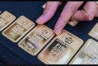 Ilustrasi emas batangan Antam yang mengalami penurunan harga hari ini.