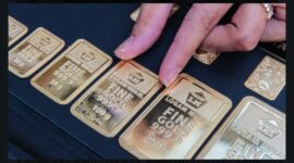 Ilustrasi emas batangan Antam yang mengalami penurunan harga hari ini.