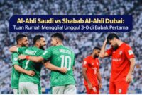 Pemain Al-Ahli Saudi merayakan gol saat unggul 3-0 atas Shabab Al-Ahli di babak pertama
