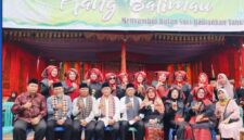 Wawako Sungai Penuh Azhar Hamzah bersama tokoh adat saat menghadiri upacara Patang Balimau di Inderapura,