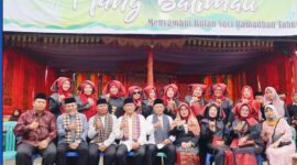 Wawako Sungai Penuh Azhar Hamzah bersama tokoh adat saat menghadiri upacara Patang Balimau di Inderapura,