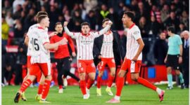 Fran Beltrán merayakan gol kontroversial saat Girona menghadapi Barcelona di LaLiga.