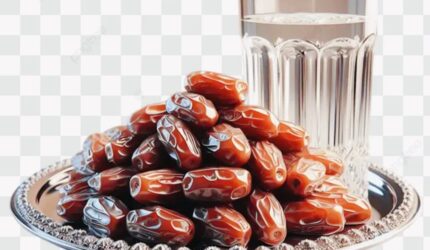 Kurma disajikan saat berbuka puasa Ramadan