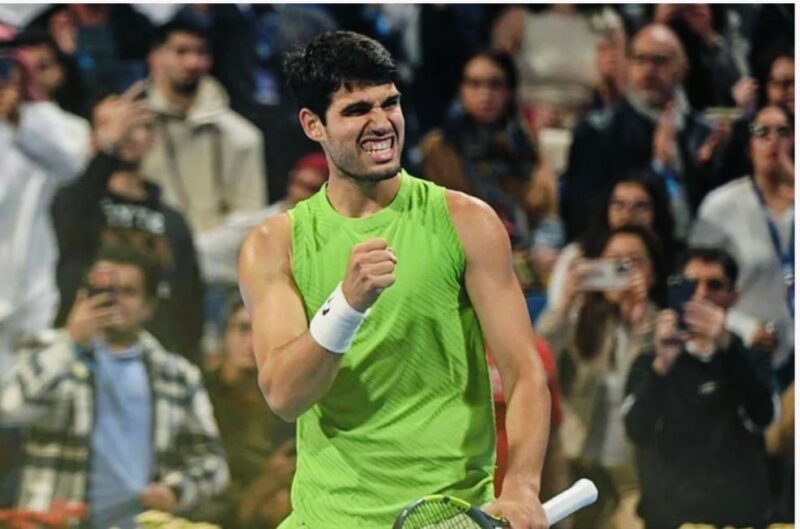 Carlos Alcaraz sukses meraih kemenangan ketat atas Arthur Rinderknech di babak pertama Qatar Open 2026, Doha.