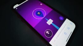 Arah kiblat kini bisa diketahui dengan mudah melalui aplikasi dan layanan online saat bepergian.