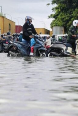 Banjir Jakarta Meluas: 61 RT & 6 Ruas Jalan Tergenang Imbas Hujan Deras