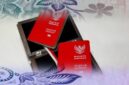Tampilan halaman dalam Paspor Indonesia terbaru dengan ornamen wastra Nusantara yang artistik dan modern.