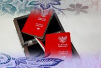 Tampilan halaman dalam Paspor Indonesia terbaru dengan ornamen wastra Nusantara yang artistik dan modern.