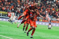Pemain Persija Jakarta merayakan gol saat menghadapi PSM Makassar di JIS.