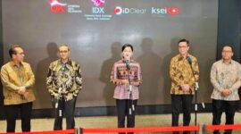 Perwakilan Otoritas Jasa Keuangan dan Bursa Efek Indonesia saat menyampaikan keterangan pers mengenai perkembangan proposal reformasi pasar modal kepada MSCI dan FTSE Russell di Jakarta.