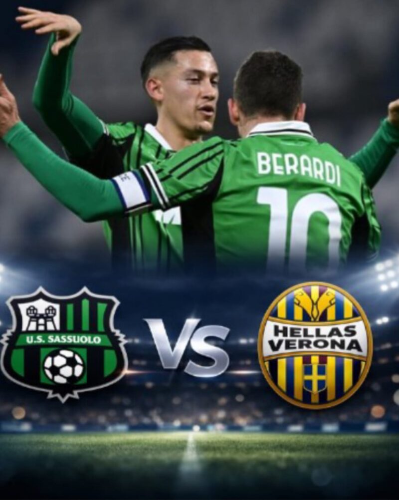 Berardi dan Pinamonti merayakan gol yang membawa Sassuolo unggul 3-0 atas Hellas Verona di Mapei Stadium.