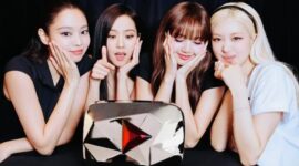 BLACKPINK dianugerahi Red Diamond Creator Award setelah berhasil menembus 100 juta subscribers di kanal resmi YouTube.