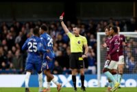 Chelsea ditahan Burnley 1-1 setelah kartu merah dan gol injury time menggagalkan kemenangan tuan rumah di Stamford Bridge