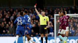 Chelsea ditahan Burnley 1-1 setelah kartu merah dan gol injury time menggagalkan kemenangan tuan rumah di Stamford Bridge
