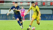 Pertandingan Persib Bandung melawan Persita Tangerang dalam lanjutan Super League Indonesia.