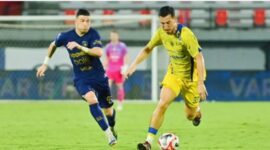 Pertandingan Persib Bandung melawan Persita Tangerang dalam lanjutan Super League Indonesia.