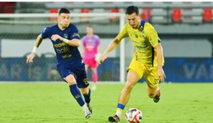 Duel Persib Bandung vs Persita Tangerang di ajang Super League Indonesia