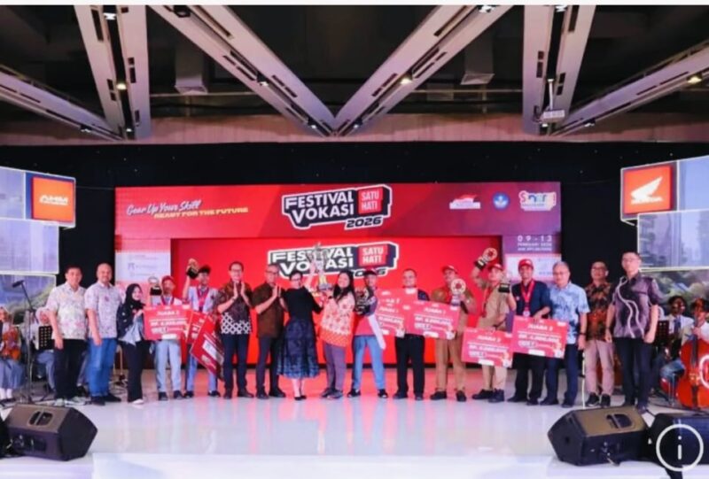 Suasana Festival Vokasi Satu Hati (FeVoSH) 2026 saat ribuan siswa SMK unjuk keterampilan praktik dan teori untuk membuktikan kesiapan kerja di industri otomotif.