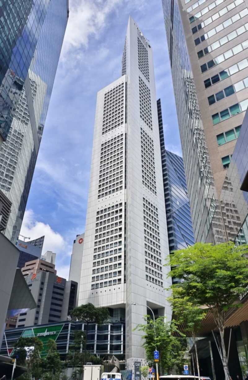 Tampilan gedung One Raffles Place di kawasan bisnis utama Singapura yang dijajaki untuk dijual oleh Mochtar Riady.