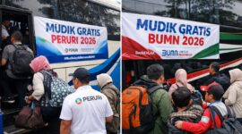 Calon peserta menaiki bus program Mudik Gratis PERURI 2026 dari Jakarta menuju Jawa Tengah.