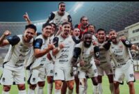 Selebrasi pemain Persija Jakarta usai mencetak gol ke gawang Malut United dalam laga penuh drama yang berakhir 3-2.