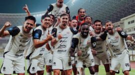 Selebrasi pemain Persija Jakarta usai mencetak gol ke gawang Malut United dalam laga penuh drama yang berakhir 3-2.
