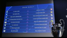 Trofi Liga Champions menjadi simbol persaingan 12 tim yang sudah memastikan tiket ke babak 16 besar musim ini.