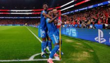 Aurélien Tchouaméni merayakan gol penyeimbang Real Madrid setelah Benfica unggul lewat Rafa Silva di Liga Champions.