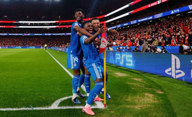 Aurélien Tchouaméni merayakan gol penyeimbang Real Madrid setelah Benfica unggul lewat Rafa Silva di Liga Champions.