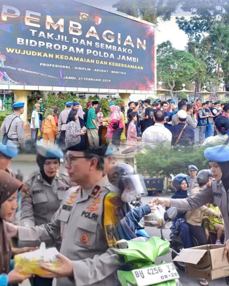 Wakapolda Jambi bersama jajaran Polda Jambi membagikan takjil dan sembako kepada masyarakat di depan Mapolda Jambi
