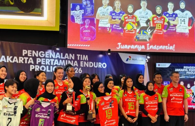 Pemain Jakarta Popsivo Polwan merayakan kemenangan yang memastikan langkah ke Final Four Proliga 2026.