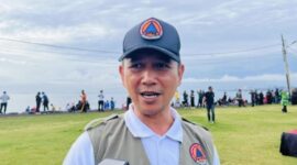 Petugas BPBD Bali melakukan penanganan genangan air di sejumlah titik usai banjir melanda beberapa wilayah.